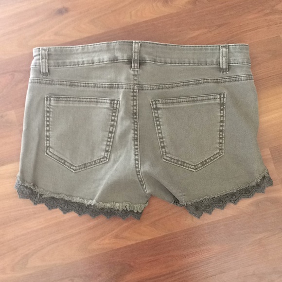 Tinsel Shorts with Lace Trim Green Size 28 EUC - Picture 3 of 3